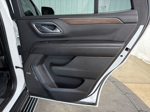 Used 2021 Chevrolet Tahoe High Country w/ Premium Package image 18