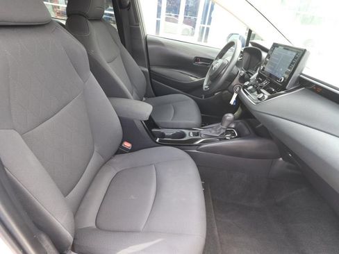 Used 2022 Toyota Corolla LE FWD image 12