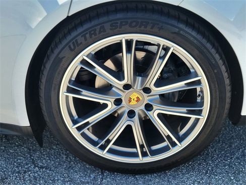 Used 2018 Porsche Panamera 4S image 7
