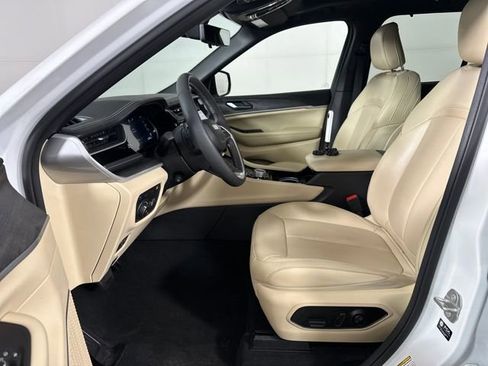 Used 2023 Jeep Grand Cherokee 4WD 4xe w/ Luxury Tech Group II image 11