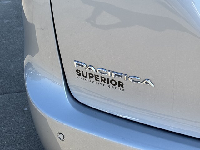 Used 2026 Chrysler Pacifica Limited FWD image 6