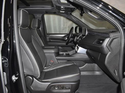 Used 2023 GMC Yukon XL SLT image 31