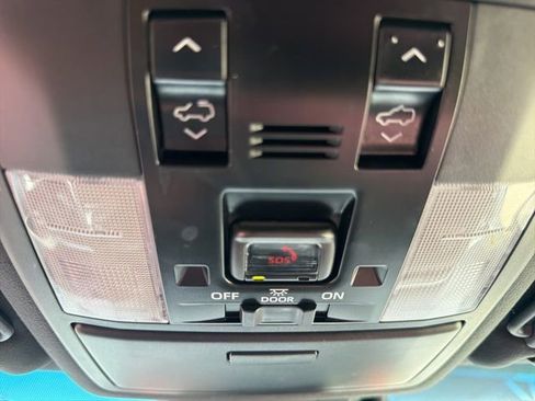 Used 2022 Lexus GX 460 Premium w/ Accessory Package AWD/4WD image 16