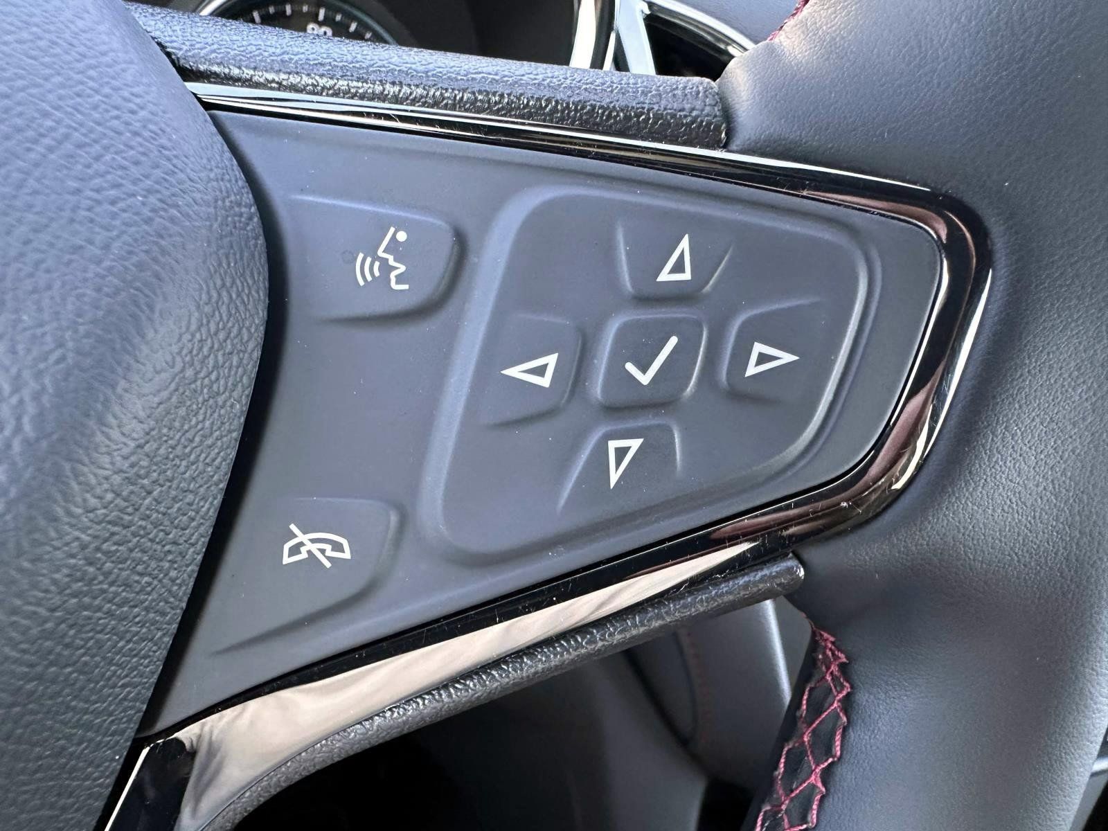 Used 2024 Chevrolet Equinox RS w/ RS Leather Package AWD/4WD image 18