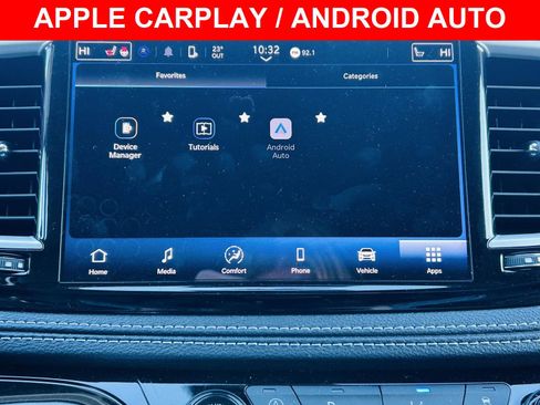 Used 2024 Chrysler Pacifica Touring-L image 4