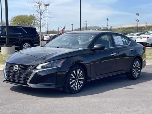 Used 2024 Nissan Altima 2.5 SV FWD image 7