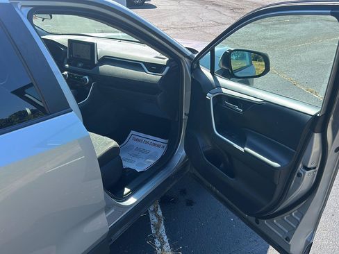 Used 2025 Toyota RAV4 XLE AWD/4WD image 23