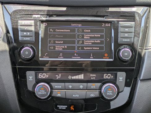 Used 2019 Nissan Rogue SV FWD image 15