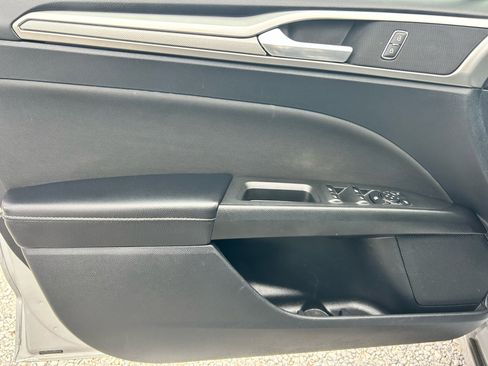 Used 2020 Ford Fusion SE image 8