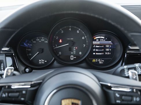 Certified 2026 Porsche Macan AWD/4WD image 14