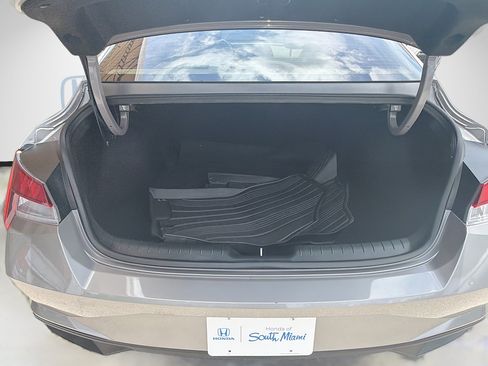 Used 2021 Hyundai Elantra SE FWD image 25