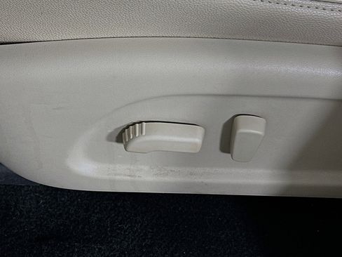 Used 2018 Nissan Pathfinder SV image 13