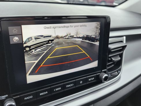 Used 2023 Kia Rio S image 2