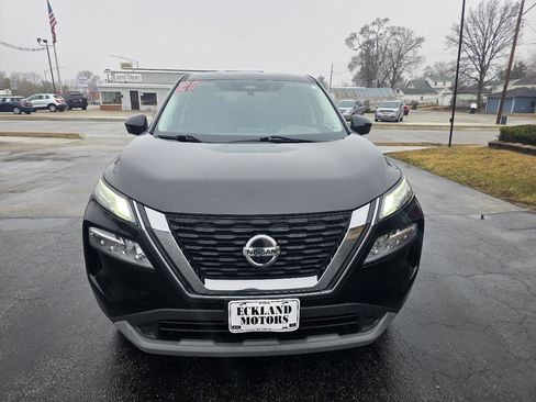 Used 2021 Nissan Rogue SV image 3