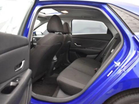 Used 2025 Hyundai Elantra SEL image 15