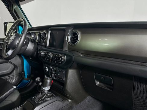 Used 2019 Jeep Wrangler Unlimited Sahara w/ Dual Top Group image 29