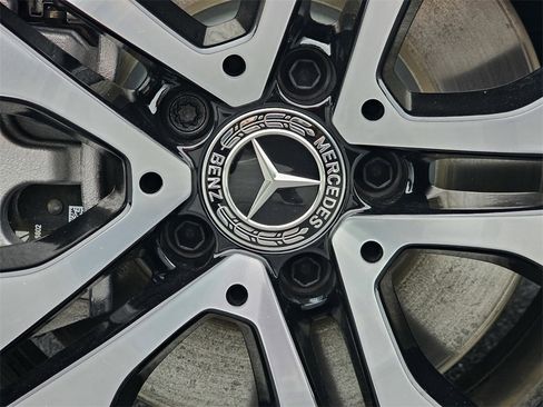 Used 2025 Mercedes-Benz GLA 250 image 11