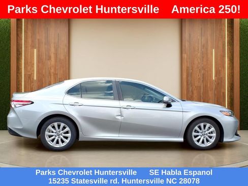 Used 2018 Toyota Camry LE FWD image 33