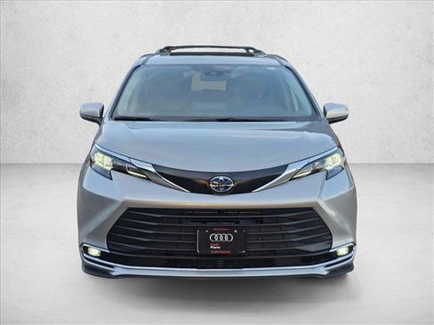 Used 2024 Toyota Sienna XLE image 2