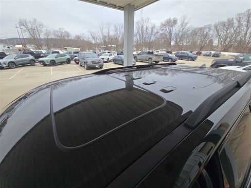 Used 2021 Chevrolet Traverse RS w/ LPO, Floor Liner Package image 19