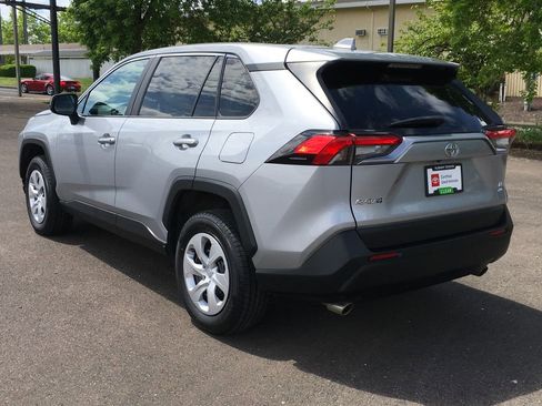 Used 2023 Toyota RAV4 LE AWD/4WD image 4