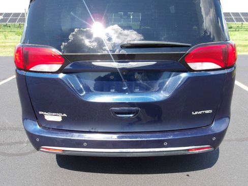 Used 2018 Chrysler Pacifica Limited FWD image 39