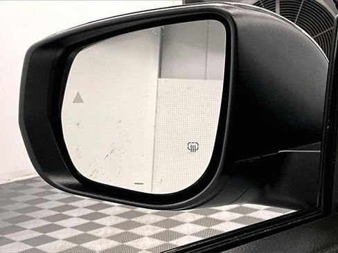 Used 2023 Jeep Grand Cherokee Laredo image 32