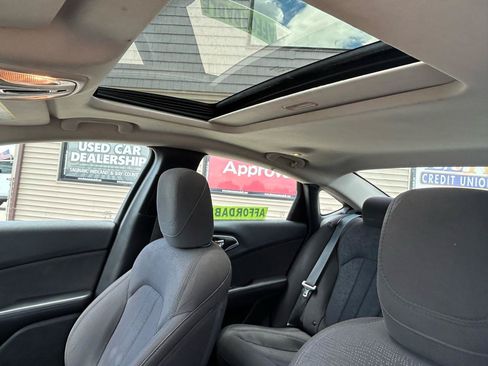 Used 2015 Chrysler 200 Limited w/ Convenience Group FWD image 18