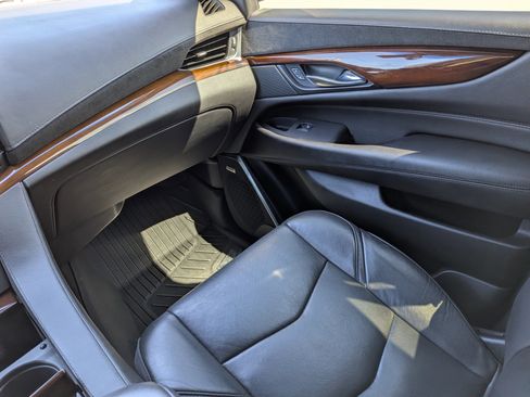 Used 2019 Cadillac Escalade 2WD image 16