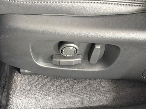 Certified 2025 Land Rover Range Rover Velar Dynamic SE image 24