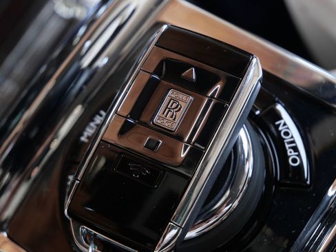 Used 2023 Rolls-Royce Phantom Sedan RWD image 37