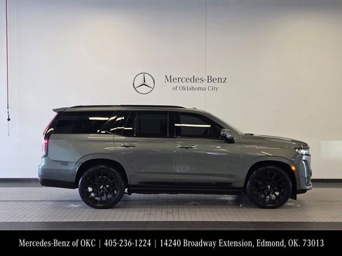 Used 2024 Cadillac Escalade Sport Platinum w/ LPO, ONYX Package AWD/4WD image 4