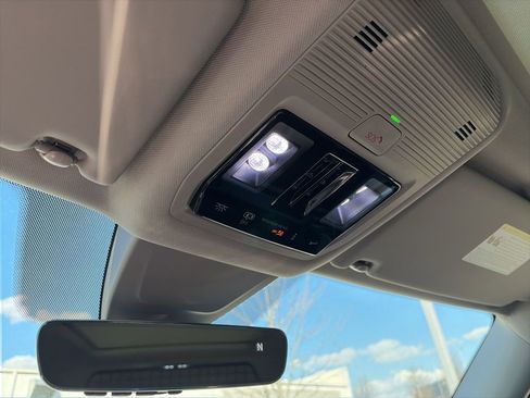 Used 2025 Volkswagen Atlas Peak Edition SE image 18