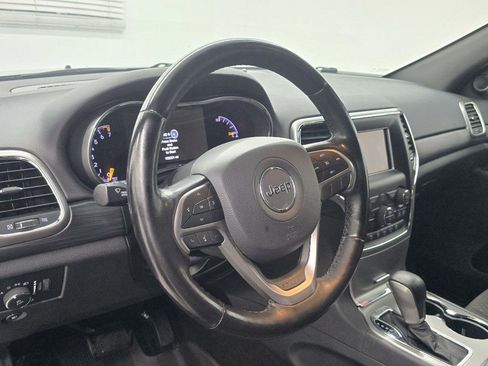 Used 2020 Jeep Grand Cherokee Laredo w/ Security & Convenience Group AWD/4WD image 11