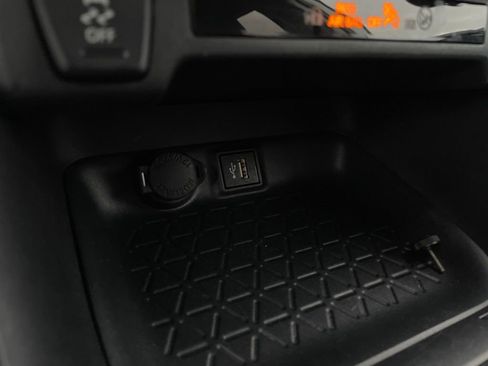 Used 2025 Toyota RAV4 XLE image 19