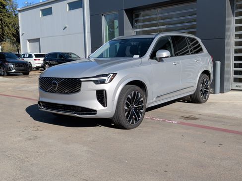 Used 2025 Volvo XC90 B6 Plus image 5