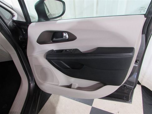 Used 2021 Chrysler Voyager Lxi image 49