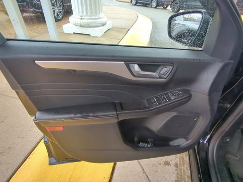 Used 2021 Ford Escape SEL image 10