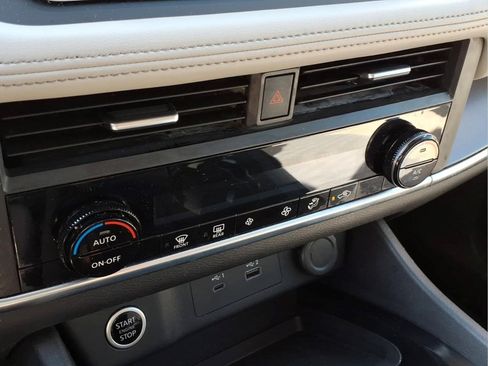 Used 2023 Nissan Rogue SV FWD image 11