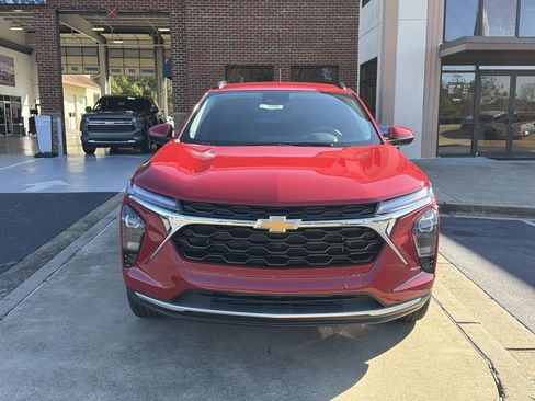 New 2026 Chevrolet Trax LT image 2