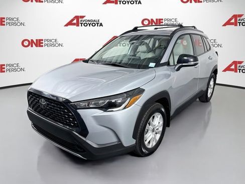 Certified 2025 Toyota Corolla Cross LE w/ Moonroof Package FWD image 4