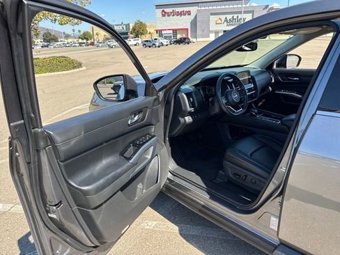 Used 2022 Nissan Pathfinder SL image 24