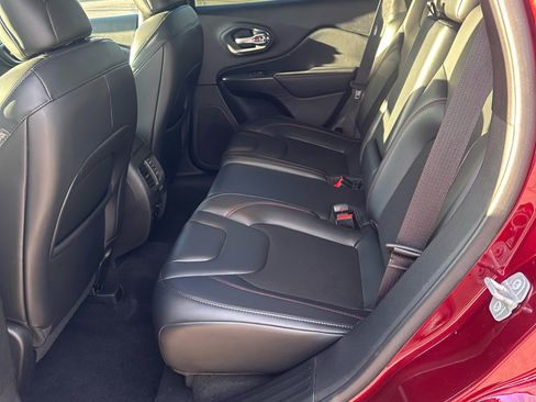 Used 2020 Jeep Cherokee Trailhawk w/ Comfort/Convenience Group image 14