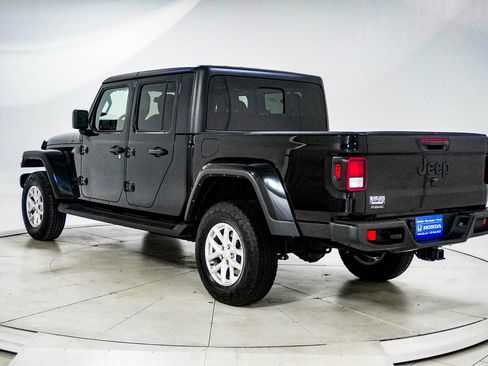 Used 2023 Jeep Gladiator Sport image 5