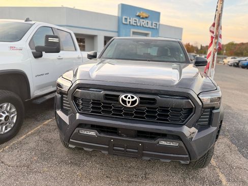 Used 2024 Toyota Tacoma TRD Sport image 6