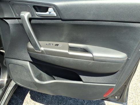 Used 2019 Kia Sportage LX AWD/4WD image 9