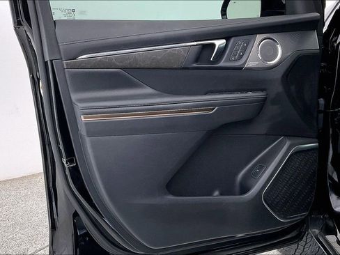 Used 2025 Buick Enclave Avenir w/ Trailering Package, 5000 lbs. image 24