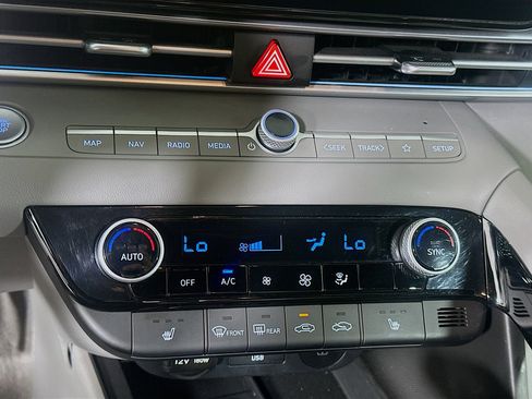 Used 2025 Hyundai Elantra SEL FWD image 23
