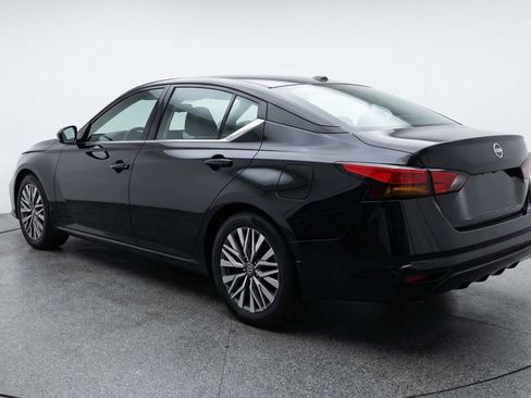 Used 2025 Nissan Altima 2.5 SV image 6