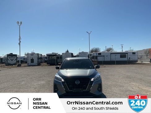 Used 2023 Nissan Kicks SR image 2